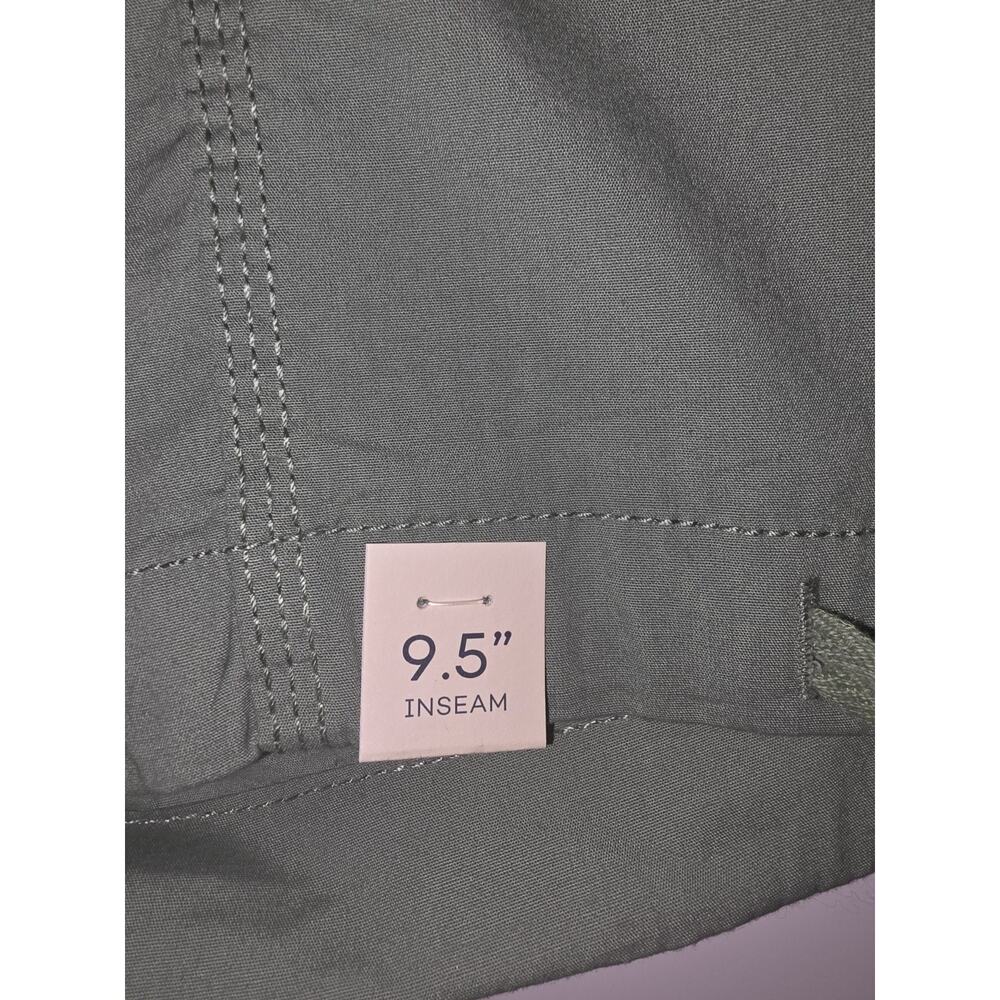 NWT 10P Women's Green Bermuda Shorts w/Pockets St. John's Bay MSRP $32 - Picture 4 of 9